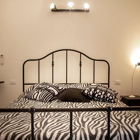 Suite Black And Wite Pisa Exterior photo