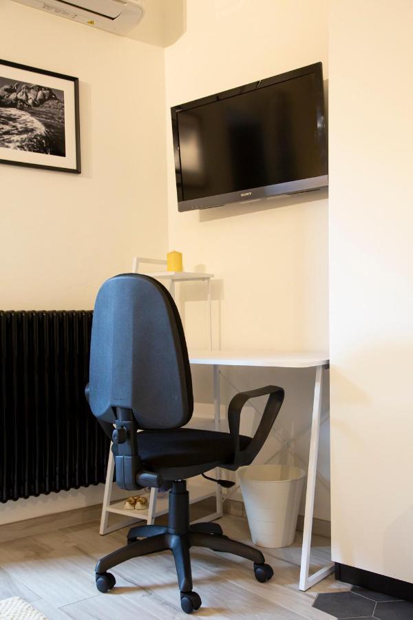 Suite Black And Wite Pisa Exterior photo