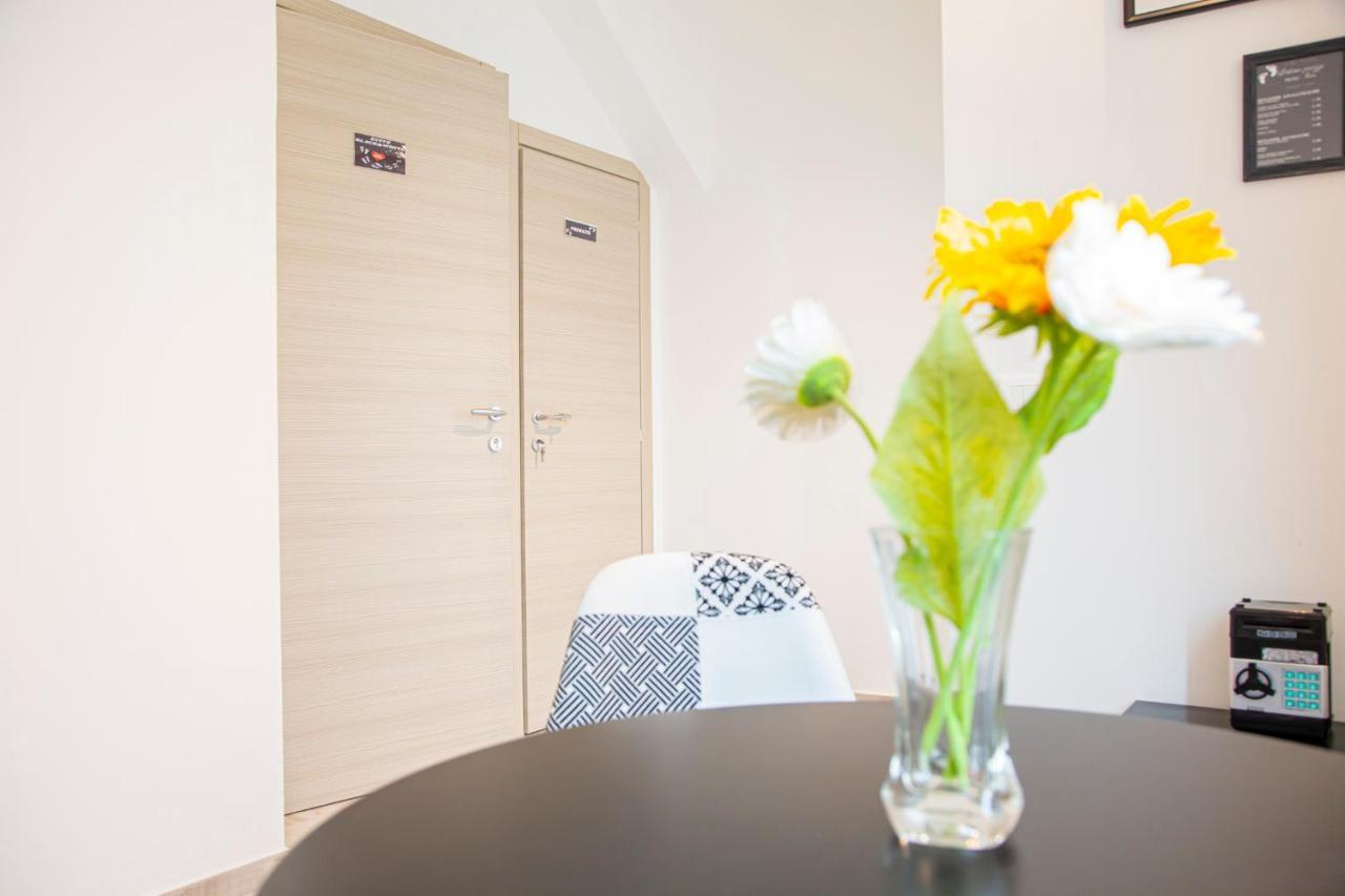 Suite Black And Wite Pisa Exterior photo