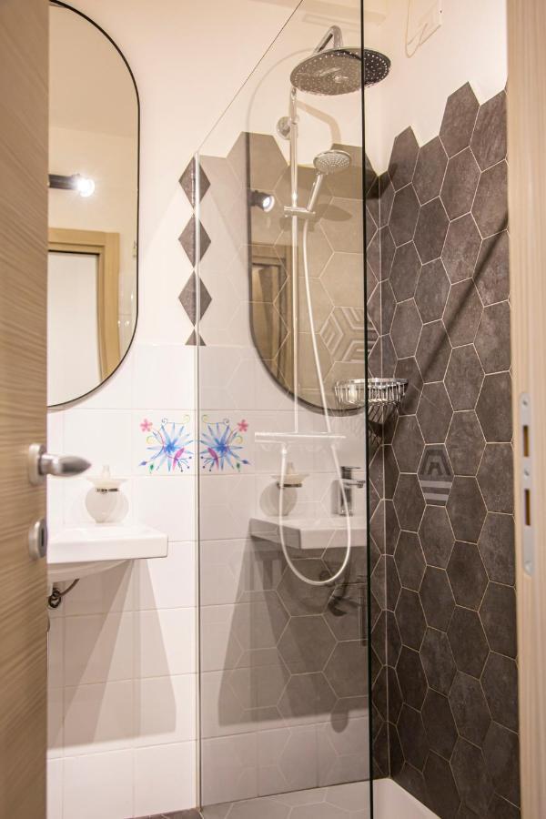 Suite Black And Wite Pisa Exterior photo