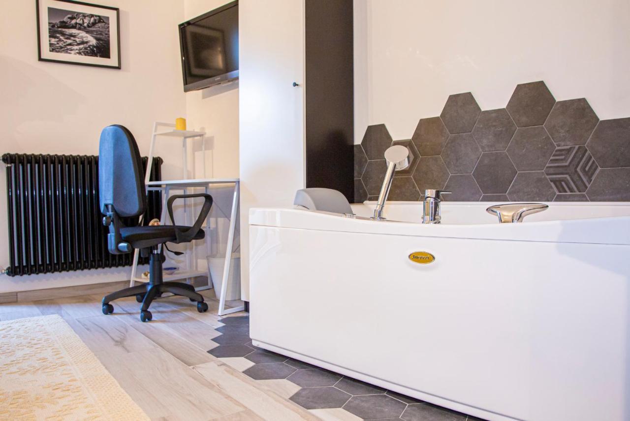 Suite Black And Wite Pisa Exterior photo