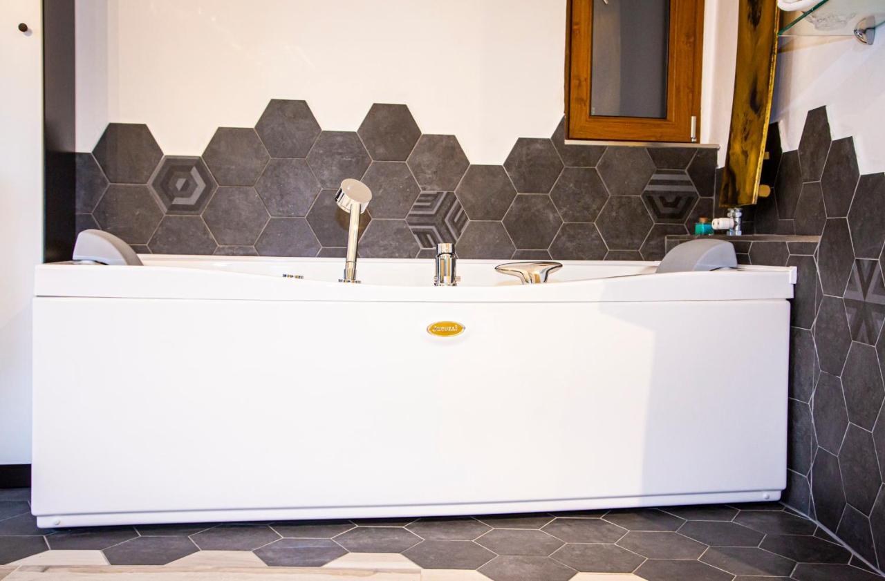 Suite Black And Wite Pisa Exterior photo